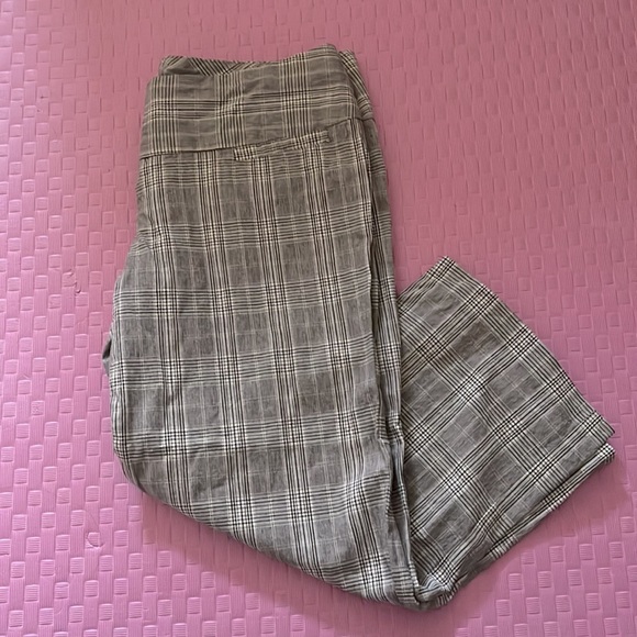 Knickerbocker - Picture 2 of 2